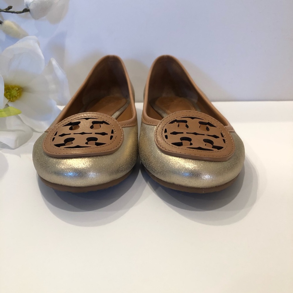 Tory Burch Louisa Gold & Tan Flats - Size 5.5 - Picture 4 of 6